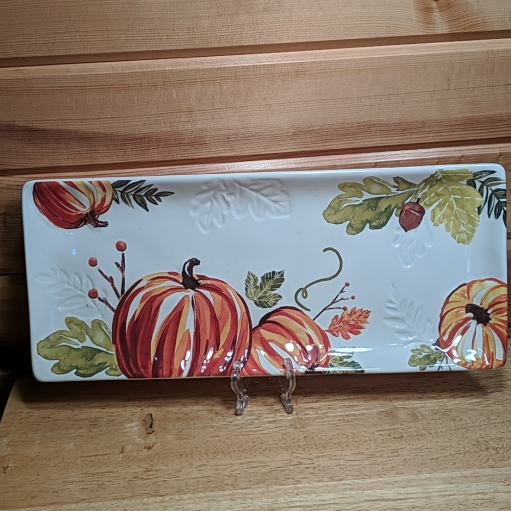 Ceramic tray with pumpkins and leaves
